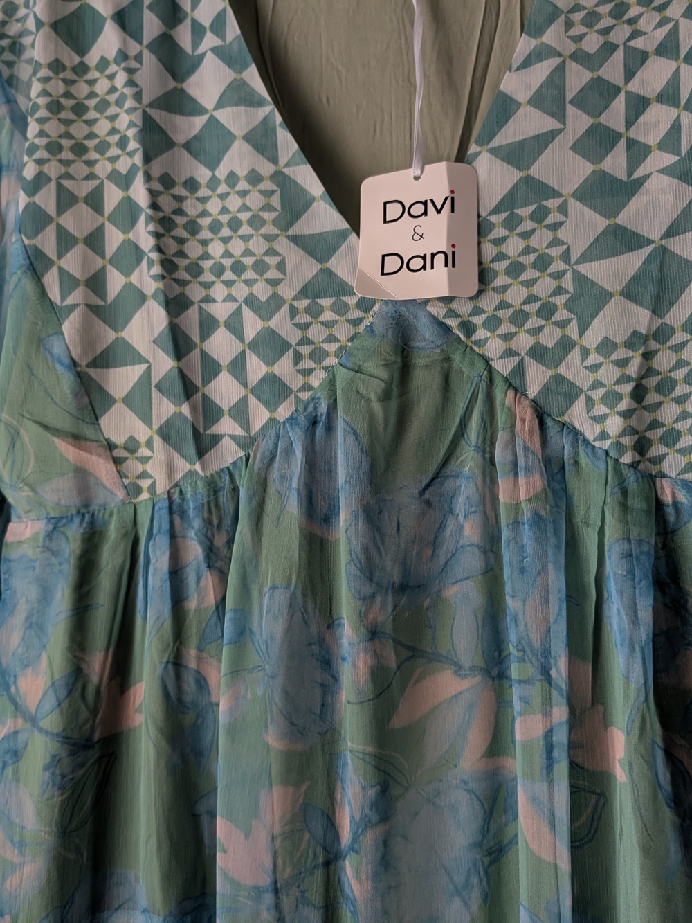 Davi & Dani Midi Dress - Picture 4 of 16